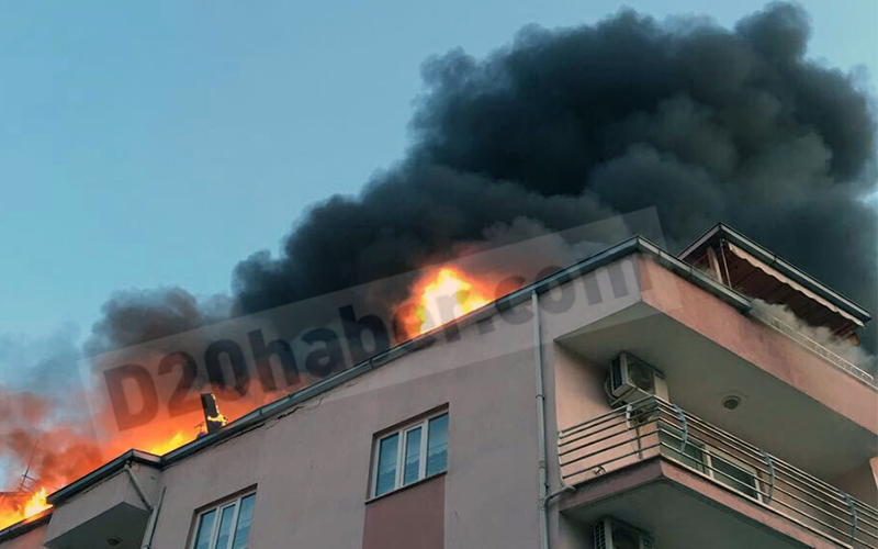Elektrik kontağından yangın çatı katını kül etti