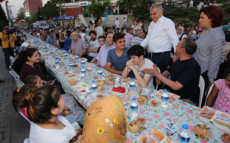 Büyükşehir’den mahallelerde gönül sofraları