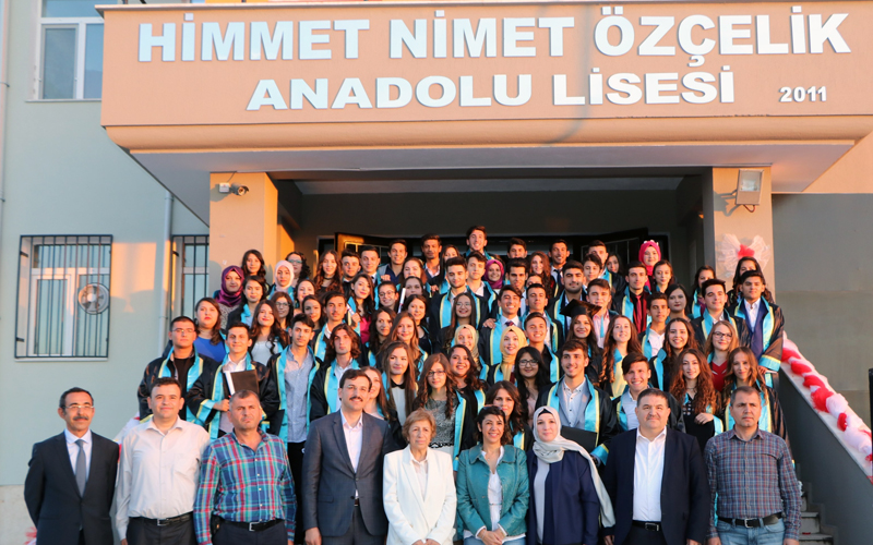 Himmet-Nimet Özçelik Anadolu Lisesi’nde mezuniyet sevinci