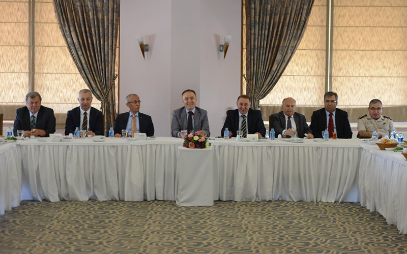 Vali Altıparmak’tan müdürlere proje eleştirisi