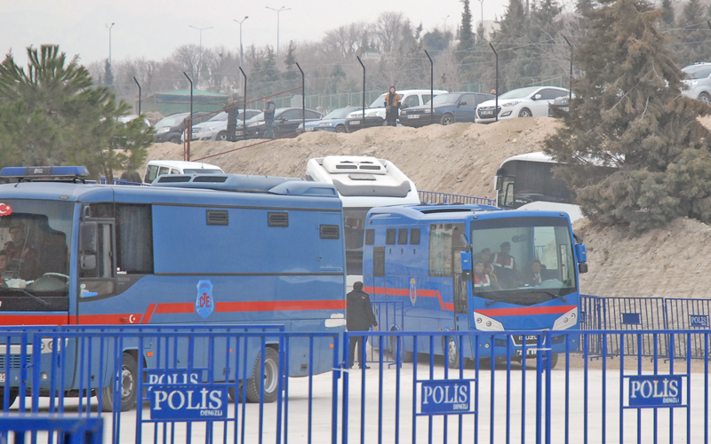 Sarayköy FETÖ davasında 3 tahliye