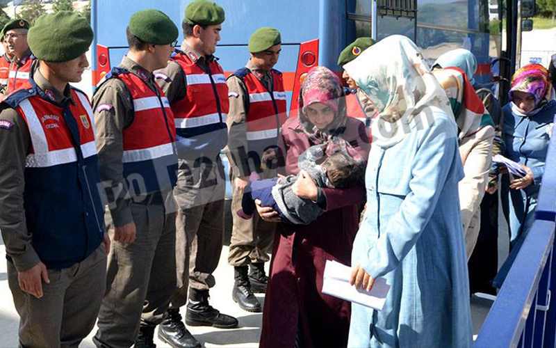 Duruşmaya çocuğuyla geldi