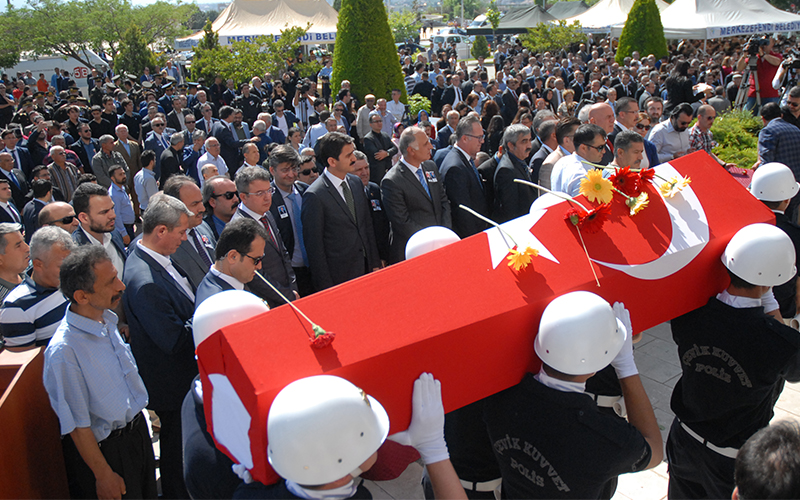 Başsavcı Alper ve makam şoförü son yolculuklarına uğurlandı