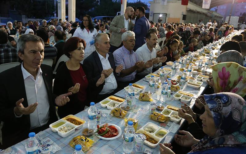 Gönül sofrası Karşıyaka’da kuruldu