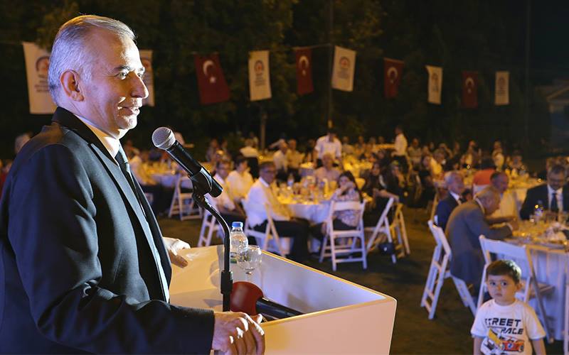 Zolan, iftarda muhtarla bir araya geldi
