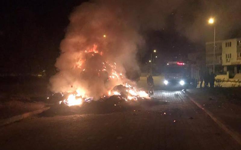 Honaz’da 2 römorkta 4 ton saman kül oldu