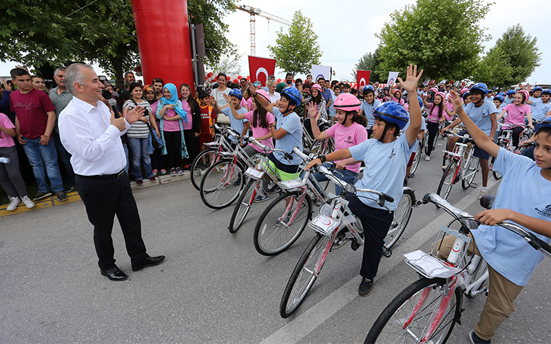 Büyükşehir’den çevreci öğrencilere bisiklet ödülü