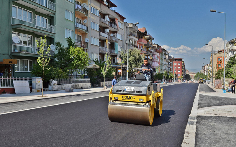 Ulus Caddesi’nde trafiğe asfaltlama ayarı