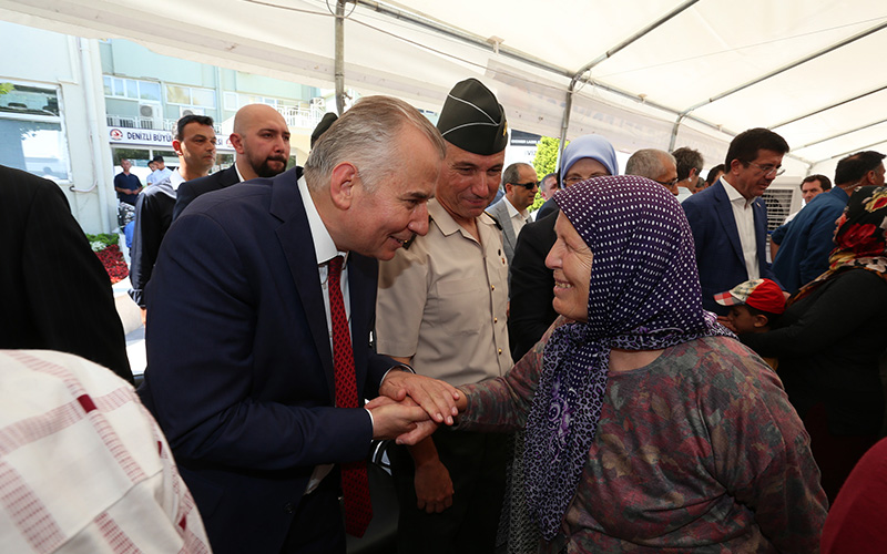 Denizli’de bayramlaşma geleneği değişmedi