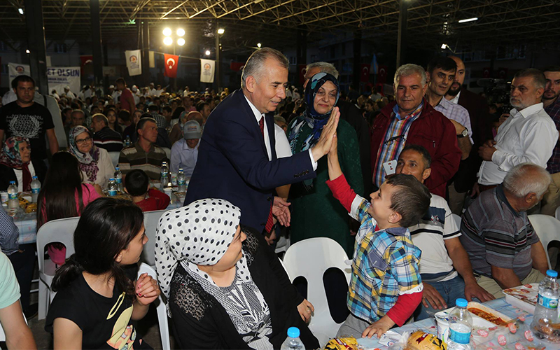 Büyükşehir iftar çadırı Değirmenönü’nde kuruldu