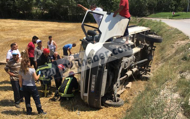 Minibüs devrildi hamile kadın içinde sıkıştı