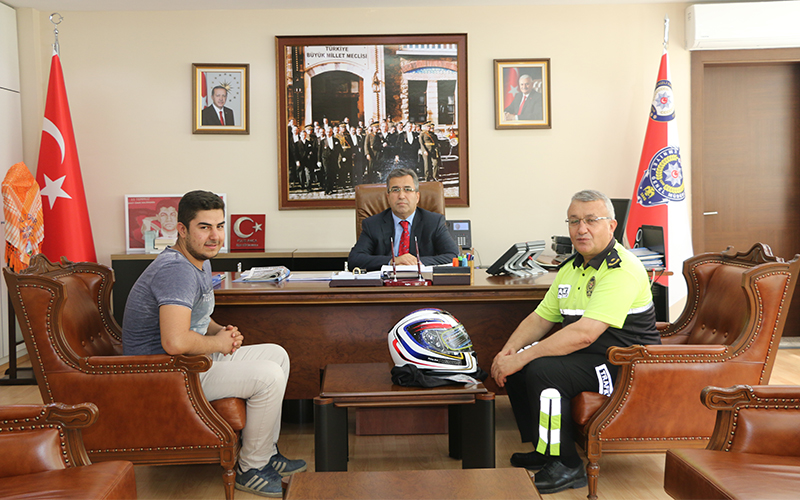 Önce ceza yazdılar sonra kask verdiler