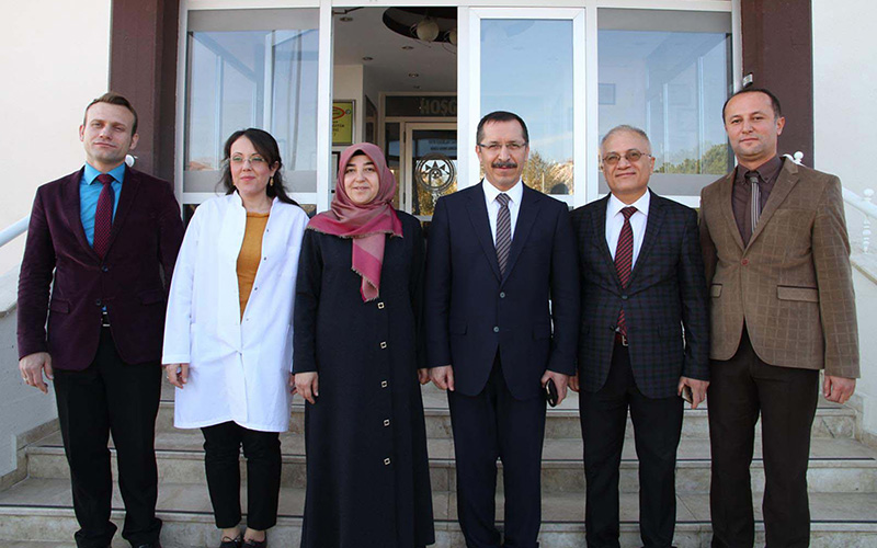 Rektör, öğretmen eşini Enstitü Sekreteri olarak atadı