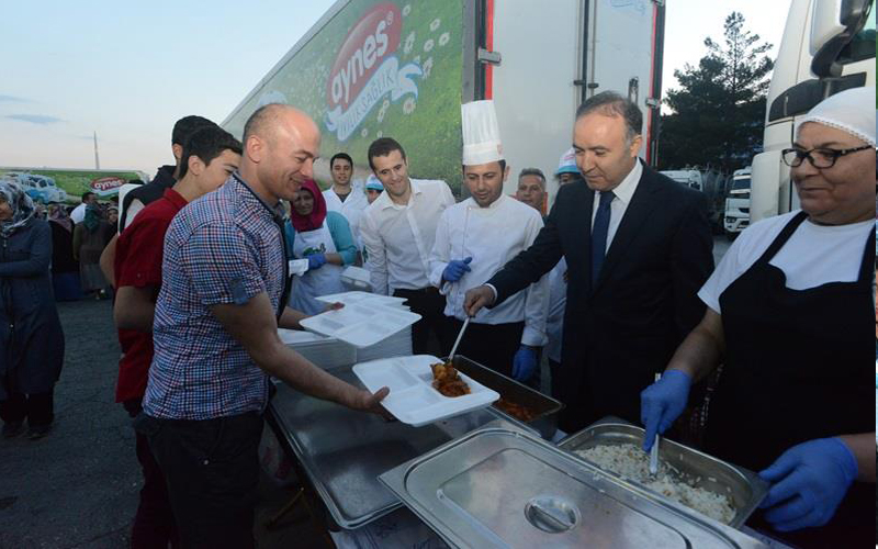 Vali Altıparmak, Aynes iftarına katıldı