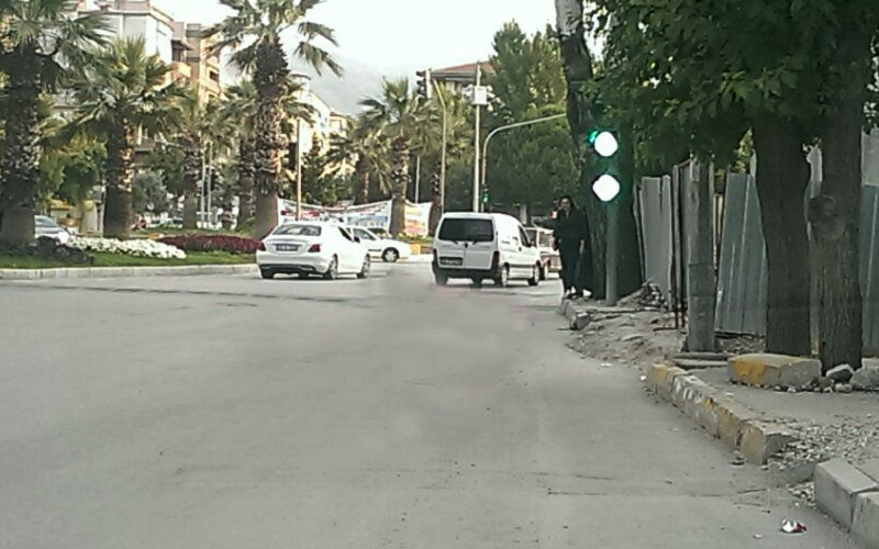 Denizli’de yaya kaldırımı inşaat sahasında