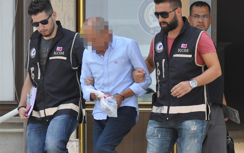 Başkasına ait araziyi 10 kişiye satmak isterken yakalandı