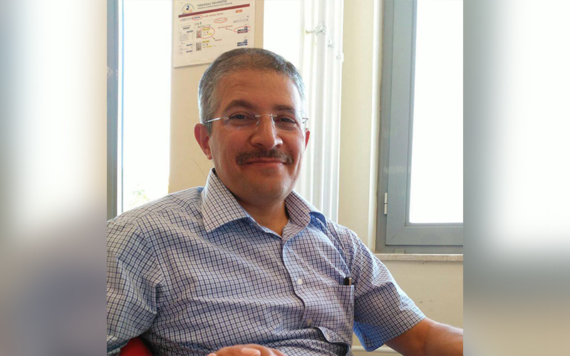 Hırsıza doktora tezini yazdığı bigisayarı getirmesi için çağrı yaptı
