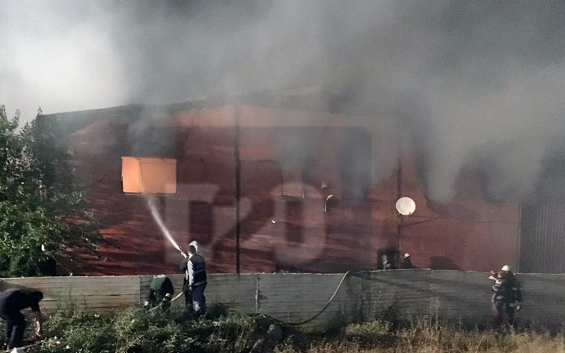 Denizli’de yatak fabrikasında yangın