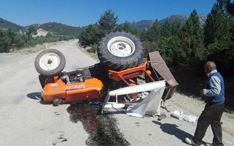 Denizli’deki kazada traktör kabini hayat kurtardı