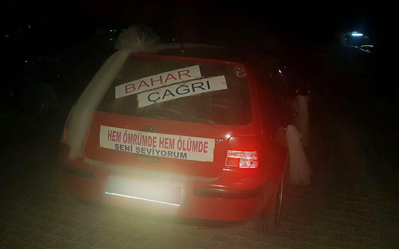Gelin aracı görünümlü otomobilde uyuşturucu