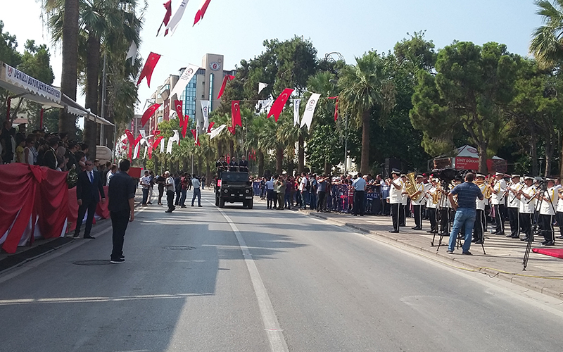 Büyük zafere sönük kutlama