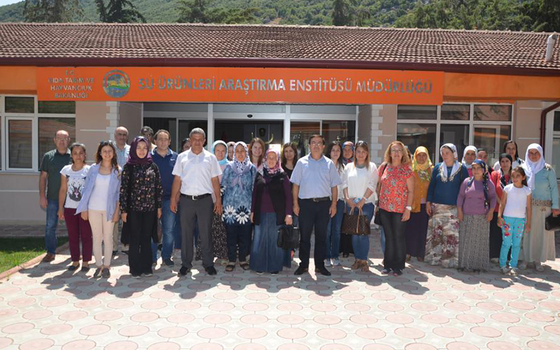 Çamelili kadınlar Su Ürünleri Araştırma Enstitüsü’nde