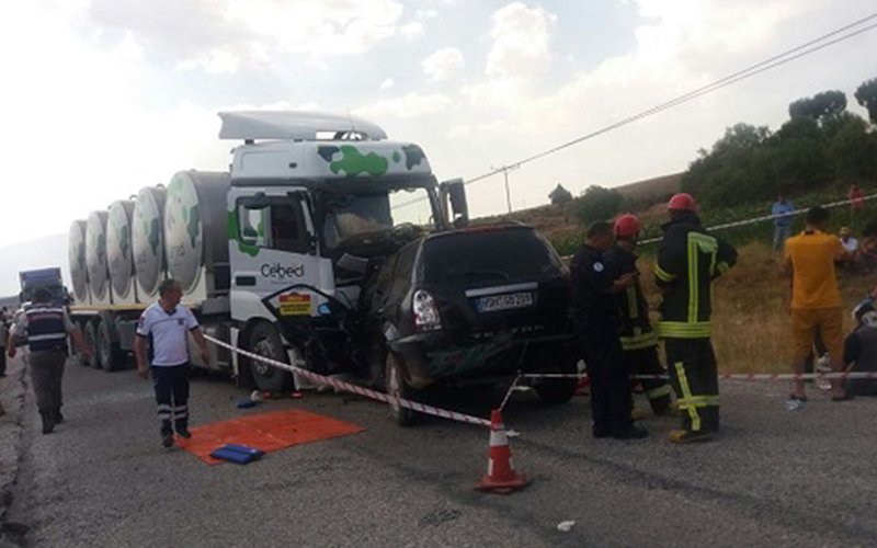 Denizli’de süt tankeri ile jip çarpıştı: 1 ölü, 6 yaralı