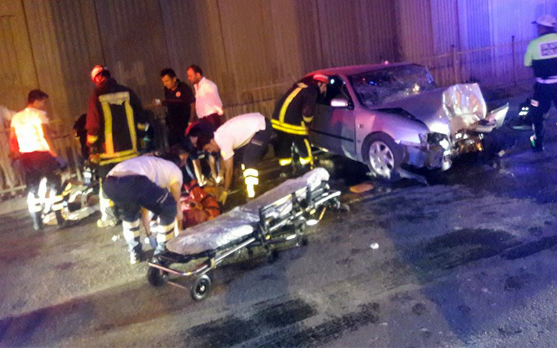Denizli’de köprülü kavşakta trafik kazası