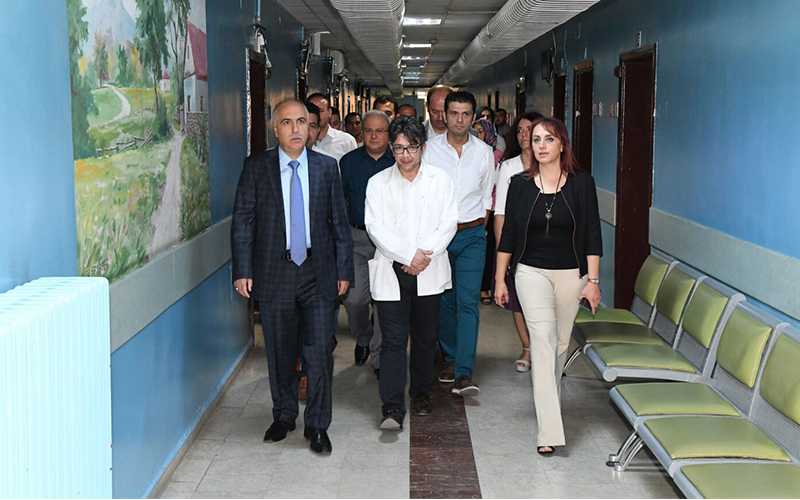 Vali Karahan, Denizli Devlet ve Diş hastanelerini gezdi