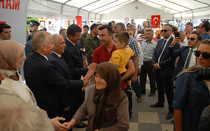 Vatandaş ile Denizli protokolü bayramlaştı