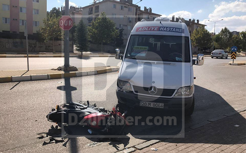 Ali Marım Bulvarı’nda minibüs ile motosiklet çarpıştı