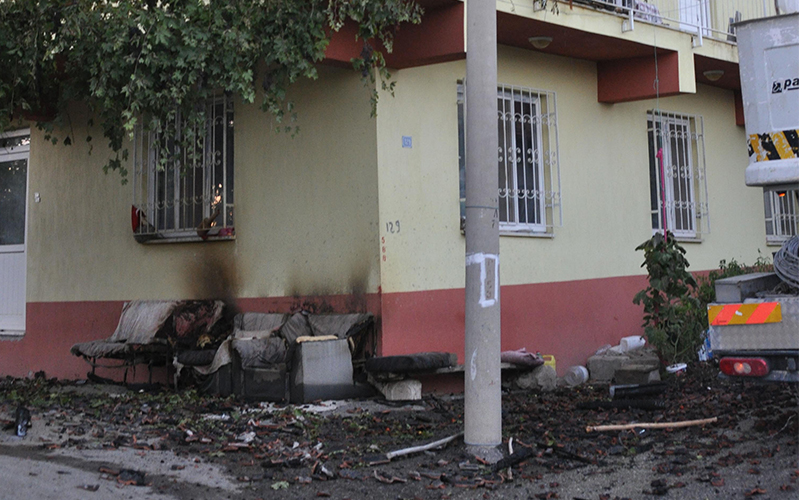 Denizli’de alevlere kalbi dayanmayan kadın öldü