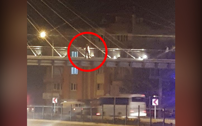 Denizli’de üst geçitte intihar girişimi