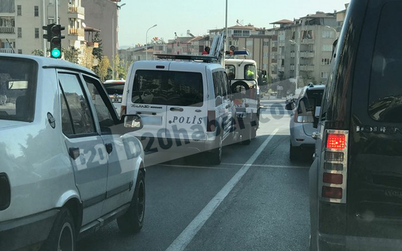Bu kez polis aracını çektiler