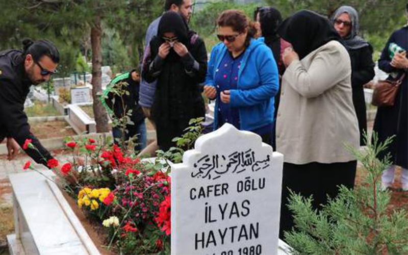Gazeteci Haytan mezarı başında anıldı