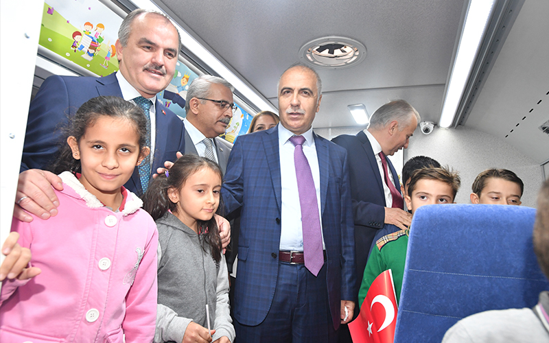 Denizli’de gezici kütüphane hizmete girdi