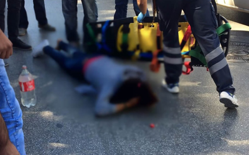 Yolun karşısına geçecekti ama yerde kaldı
