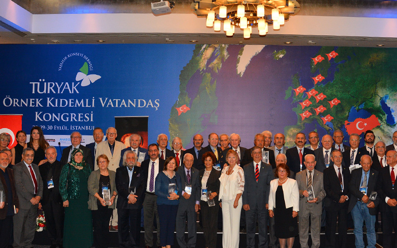 Örnek Kıdemli Vatandaş Ödülü Ozan Nihat’a