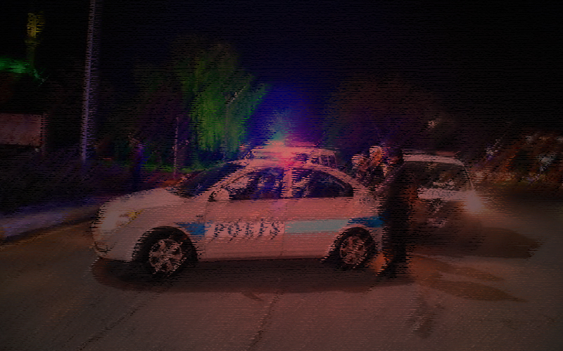 Dur ihtarına uymadı, 2 silahla yakalandı