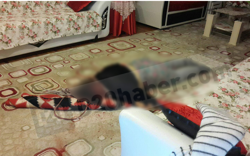 Annesini öldürdü, kardeşini de yaralayıp intihar etti
