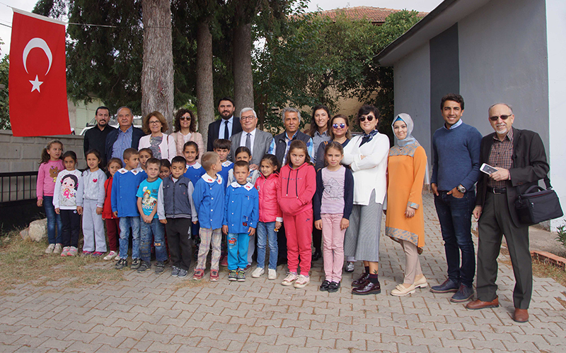Eğitimin neferlerinden Bayıralanlı öğrencilere yardım