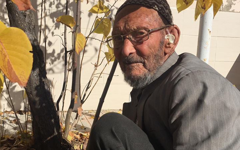 Süleyman Dede 105 yaşında ama hala çakı gibi