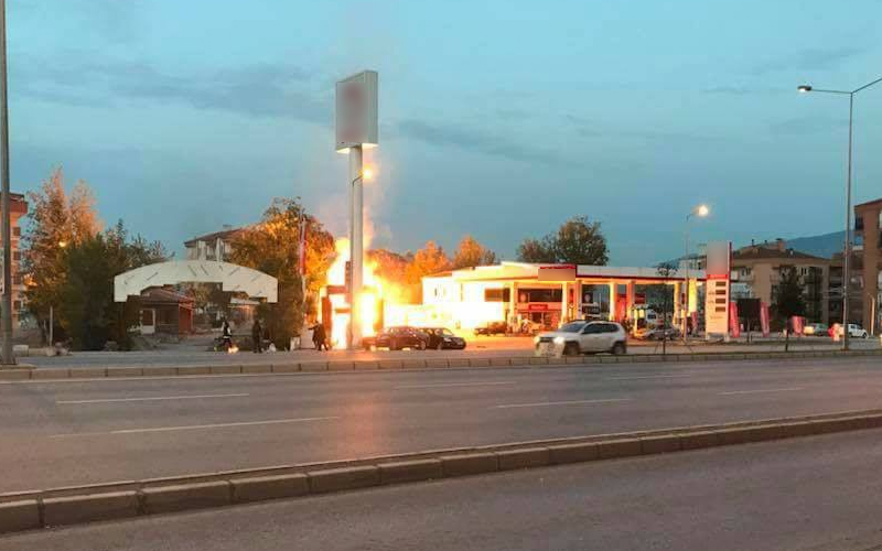Denizli’de akaryakıt istasyonunda yangın