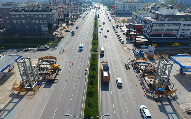 Denizli-Antalya karayolunda üniversite yaya üst geçidinin yapımına başlandı