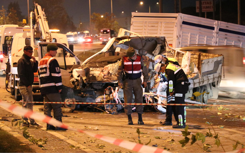 Denizli-Ankara karayolu savaş alanı gibi: 2 ölü, 4 yaralı
