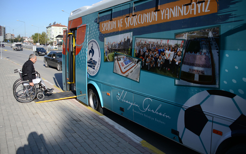 Pamukkale Belediyesi’nden engellilere otobüs hizmeti