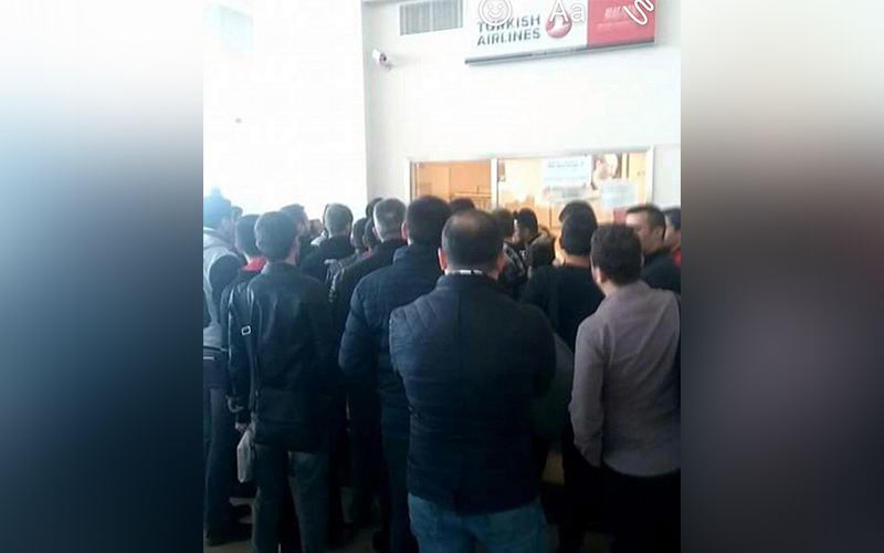 Yolcular 2 saat uçakta 3,5 saat salonda bekledi