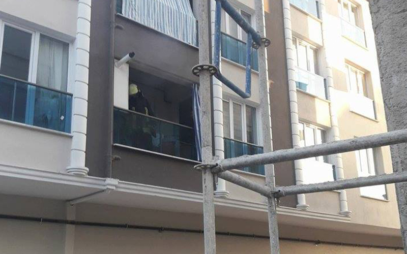 Yaşanabilecek yangın felaketini komşu duyarlılığı önledi