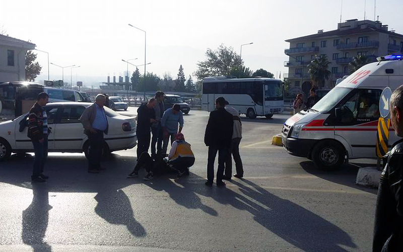 Denizli’de köprülü kavşakta kaza