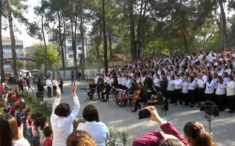 Veliler koro kurdu, çocuk haklarını şarkılarla anlattı